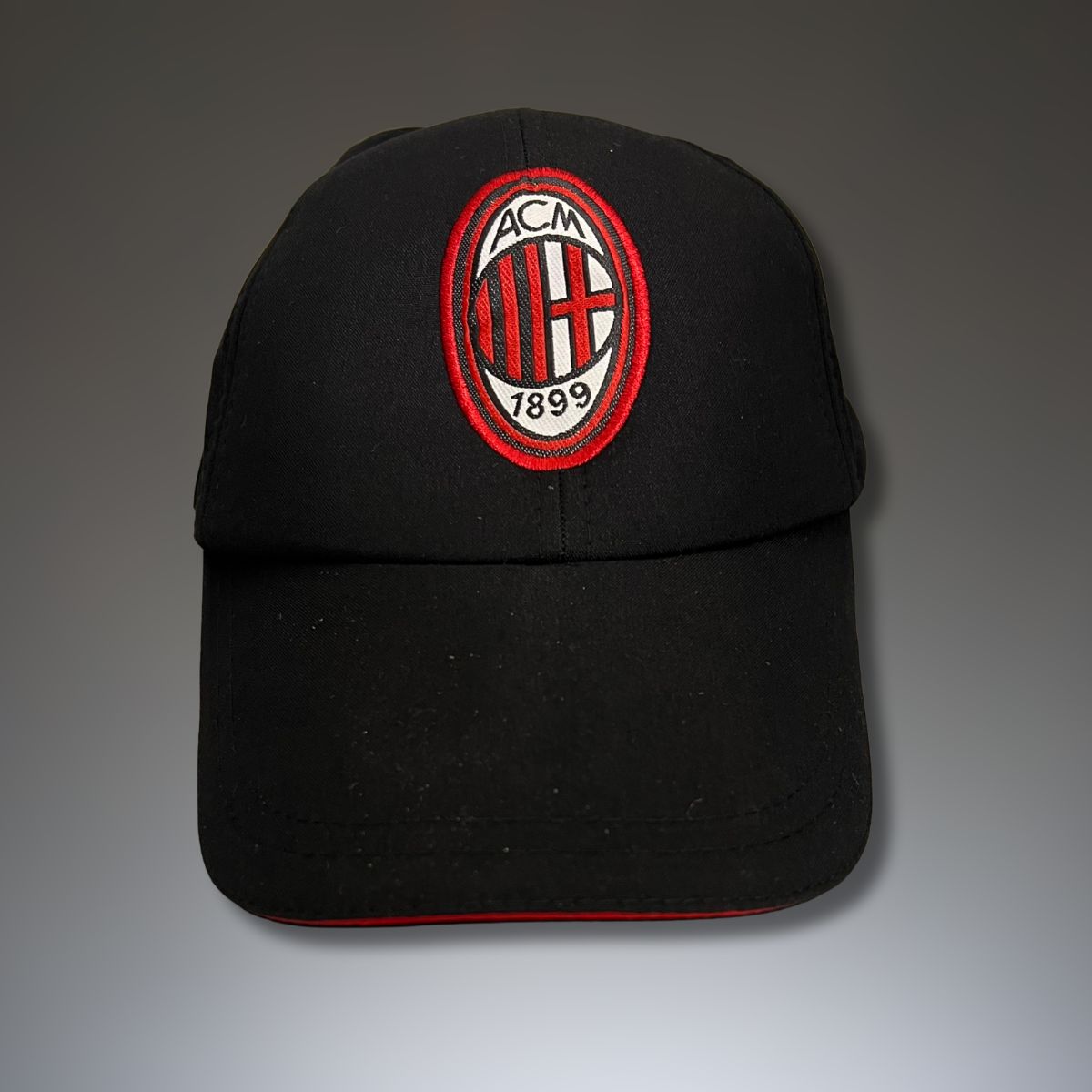 Kšiltovka se znakem Milan, černá