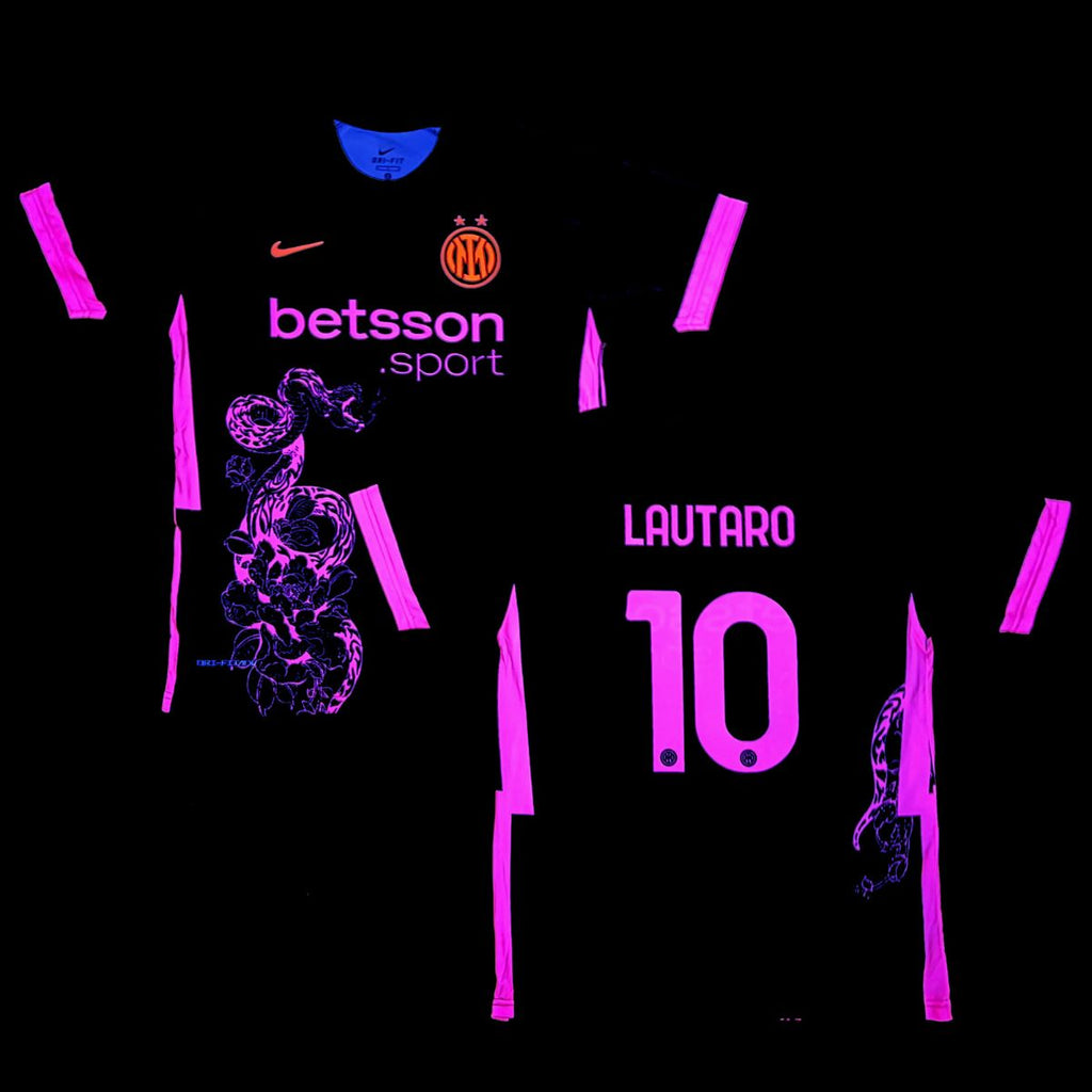 Pánský fluorescenční dres Inter, Lautaro. Neonově růžová hadí edice